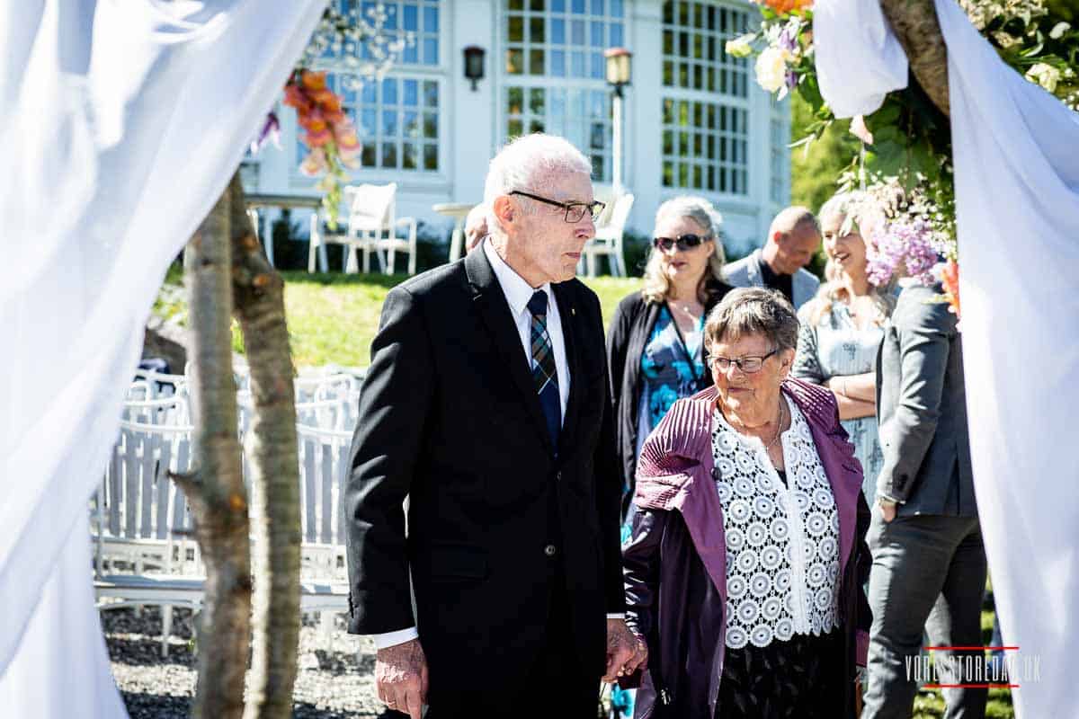 Varna - klassisk restaurant i byens gamle hæderskronede palævilla på kanten af Aarhus-bugten